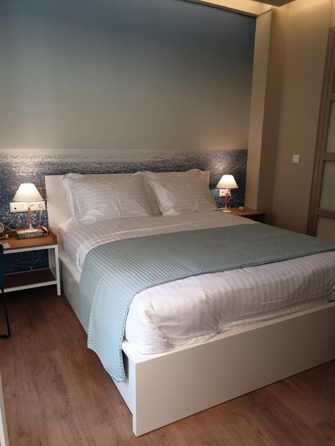 דירות אתונה Renovated Studio With Roof Garden Access, 15 M Walk To Acropolis מראה חיצוני תמונה