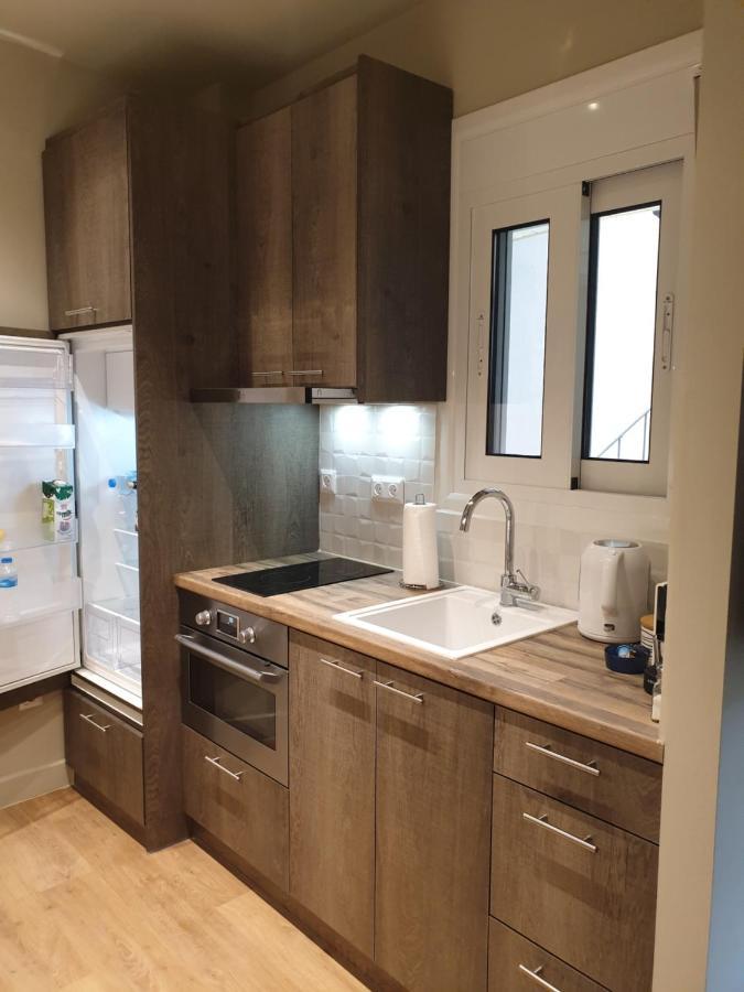 דירות אתונה Renovated Studio With Roof Garden Access, 15 M Walk To Acropolis מראה חיצוני תמונה