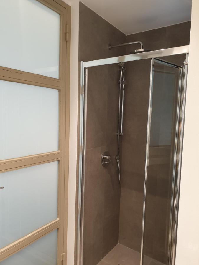 דירות אתונה Renovated Studio With Roof Garden Access, 15 M Walk To Acropolis מראה חיצוני תמונה
